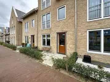 Te Huur 4 Kamer Huis Heijligegeestcroft Velserbroek