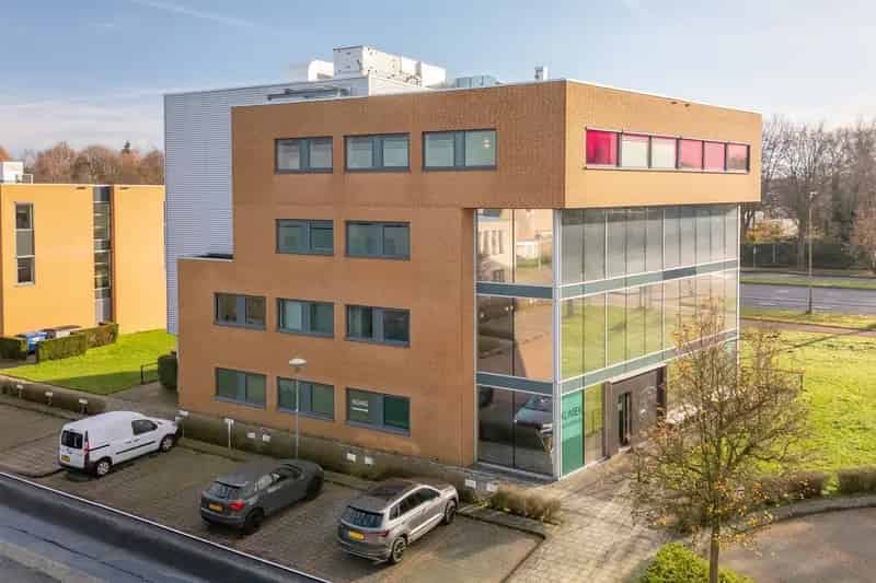 Belegging Kantoorgebouw Veldhoven 1140m² Medische Ruimtes