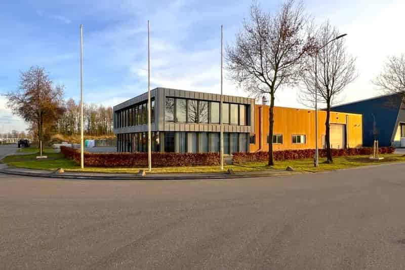 Bedrijfshal te Huur Emmen 1265m2 1750kVA