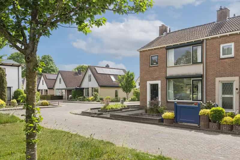 Huis te koop Zutphen Polbeek: Ruime hoekwoning met garage en tuin