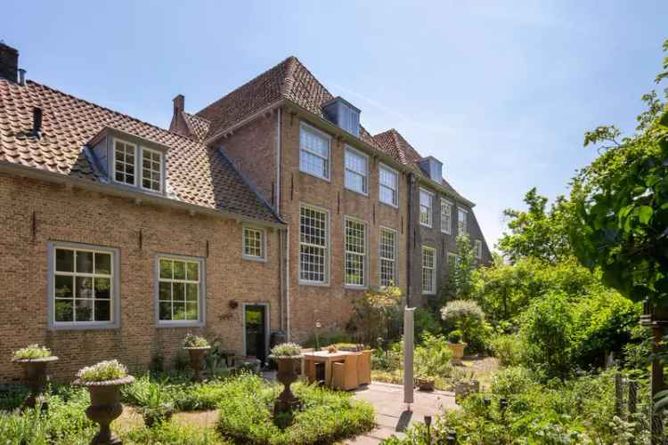 Herenhuis te koop Markt 12 Heenvliet 445m2 Rijksmonument
