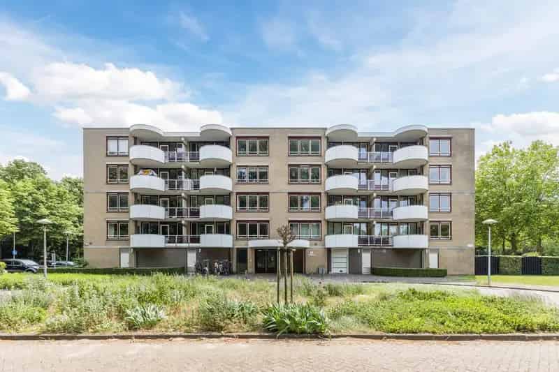 3-kamer appartement te huur  met balkon nabij winkels en openbaar vervoer