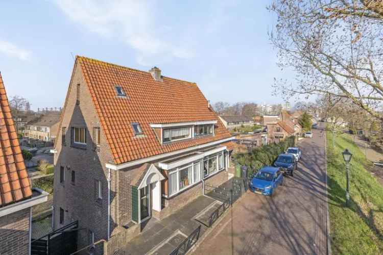 Ruime 2-onder-1-kapwoning Hoogvliet 162m²