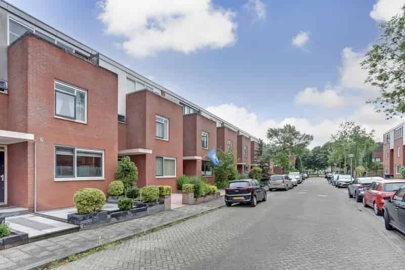 Huis te koop Almere: Ruime eengezinswoning 4 slaapkamers diepe tuin