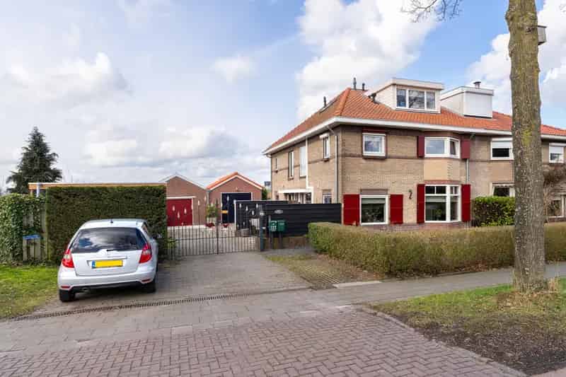 Gezellig huis met ruime tuin en garage te Sleeuwijk