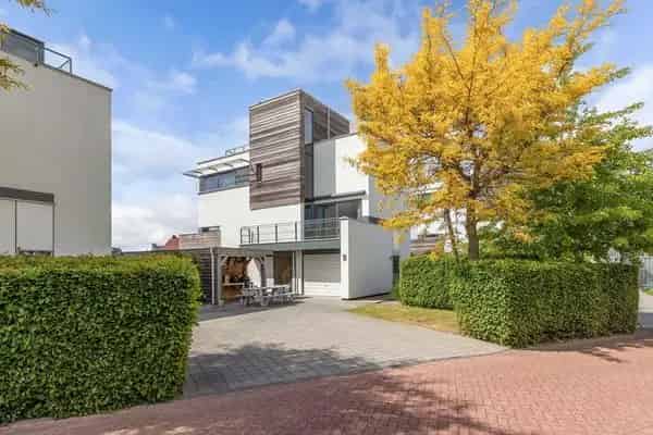 Luxe Waterwoning Lemmer 230m2 Garage Tuinhuis 3 slaapkamers Dakterras