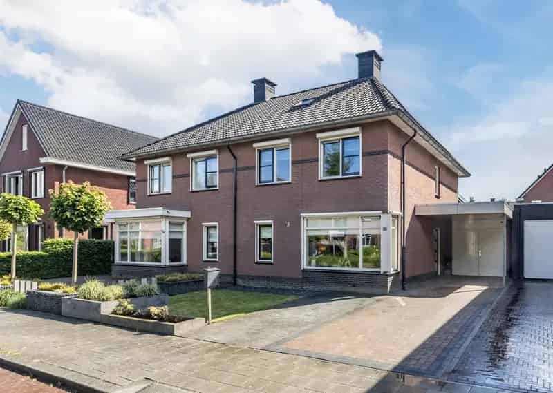 2-onder-1-kapwoning Vroomshoop 4 slaapkamers moderne keuken badkamer