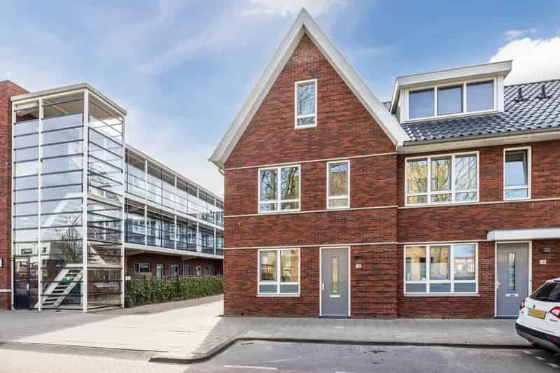 Huis te koop Maassluis: Instapklare 5-kamer woning met tuin en parkeerplaats