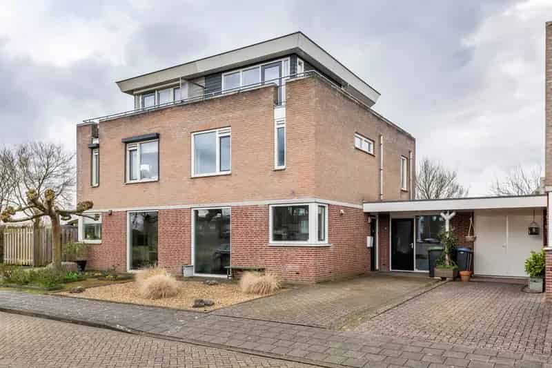 Te Koop: Royale 2-onder-1-kapwoning in Passewaaij