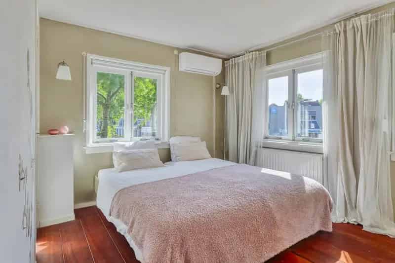 Ruime Familiewoning in Roosendaal met Bijgebouw