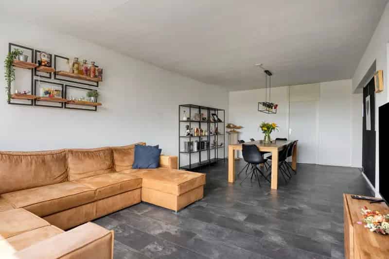 3-kamer appartement bovenste verdieping 2 balkons groene wijk