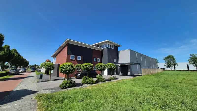 Bedrijfshal en woning te koop Meppel