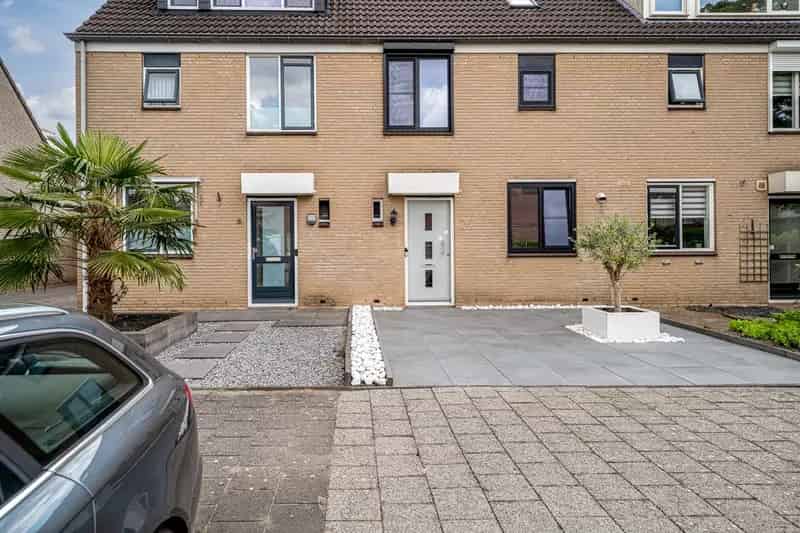 Ruime 4 Slaapkamers 3-onder-1-kapwoning Duiven Gerenoveerd