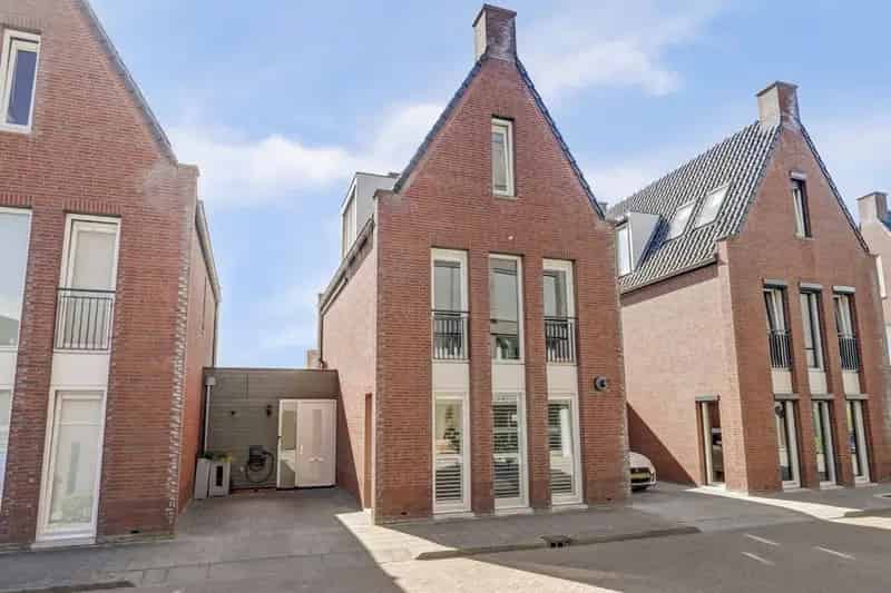 Huis te koop Raamsdonksveer 4 slaapkamers luxe keuken