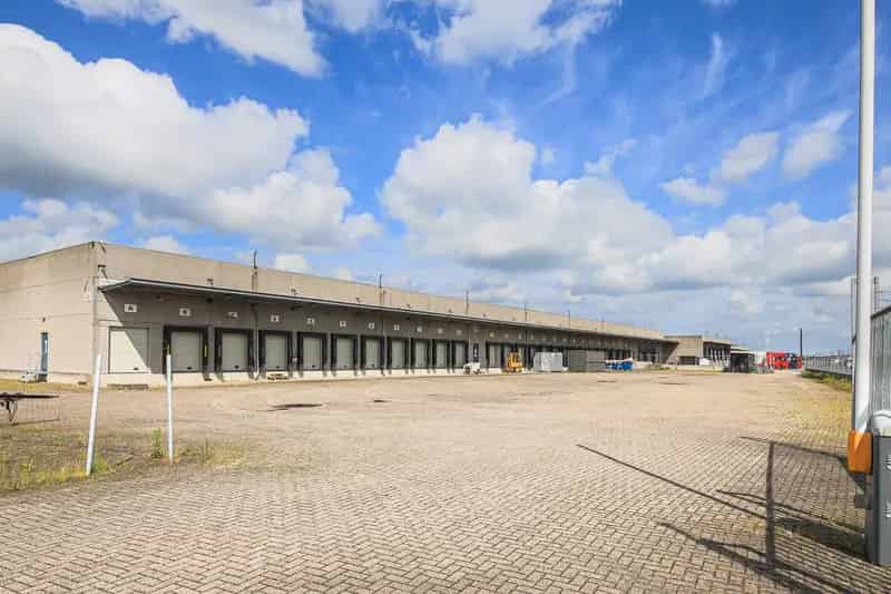 Bedrijfshal Amsterdam te huur 3062m2 Opslag 657m2 Kantoor