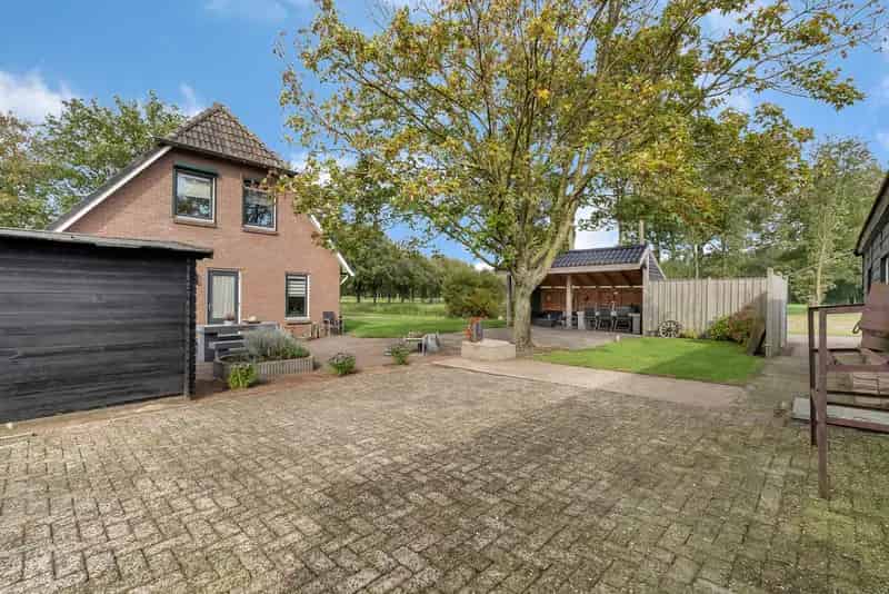 Vrijstaande woonboerderij met bergschuur Beuseberg