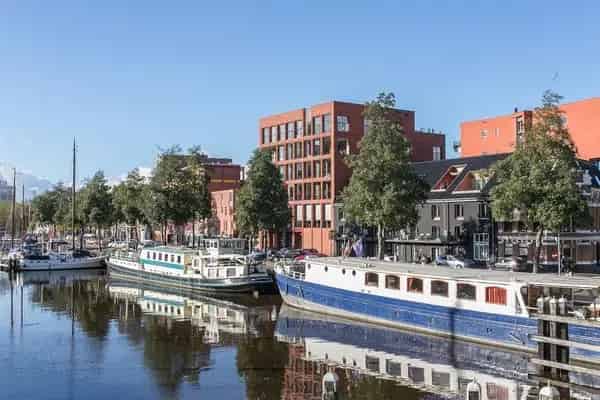 Huis Oosterkade Groningen: Ruime gerenoveerde pakhuiswoning