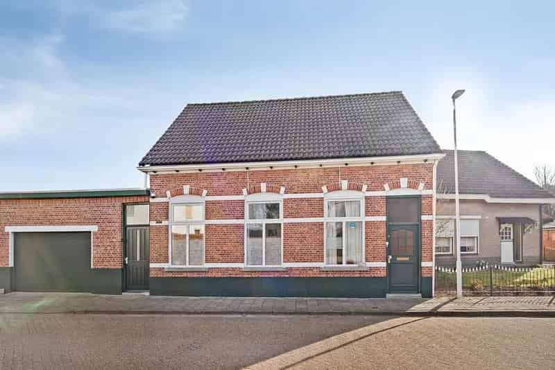 Halfvrijstaande woning Sint Jansteen 3 slaapkamers ruime garage