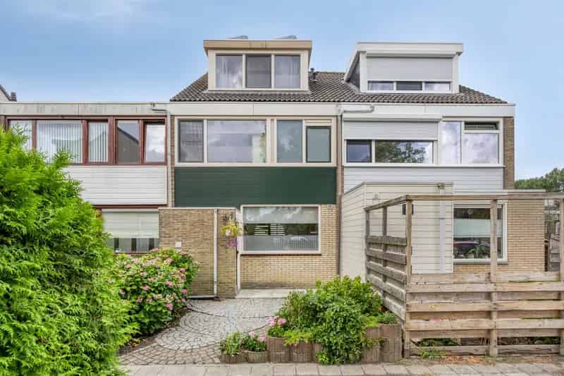 Huis te koop Pernis 5 slaapkamers moderne keuken tuin