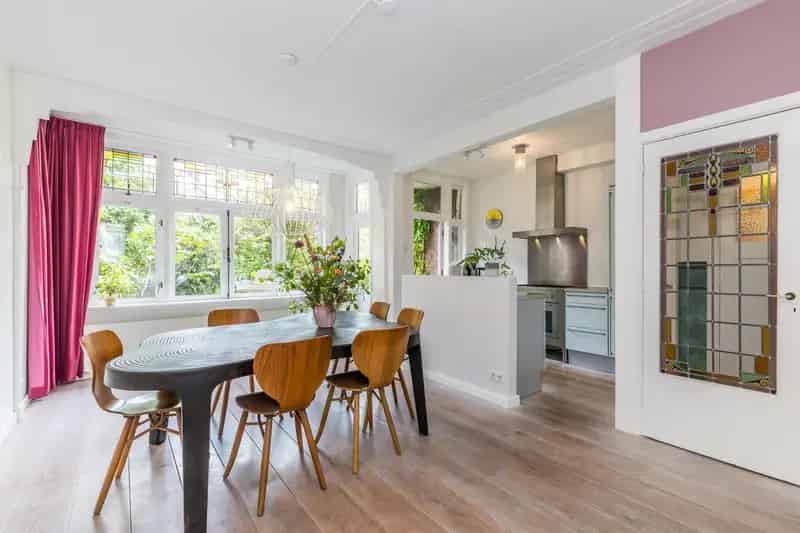 Jaren 30 woning Schiedam 5 slaapkamers diepe tuin luxe badkamer