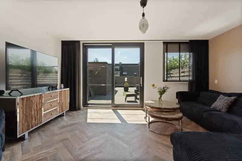 Gerenoveerde Eengezinswoning 4 Slaapkamers Grote Tuin Almere