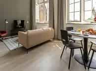 Appartement Breda: Luxe appartement met open keuken en slaapkamer op vide
