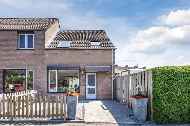 Hoekwoning Terneuzen 3 slaapkamers tuin tuinhuis zonnepanelen
