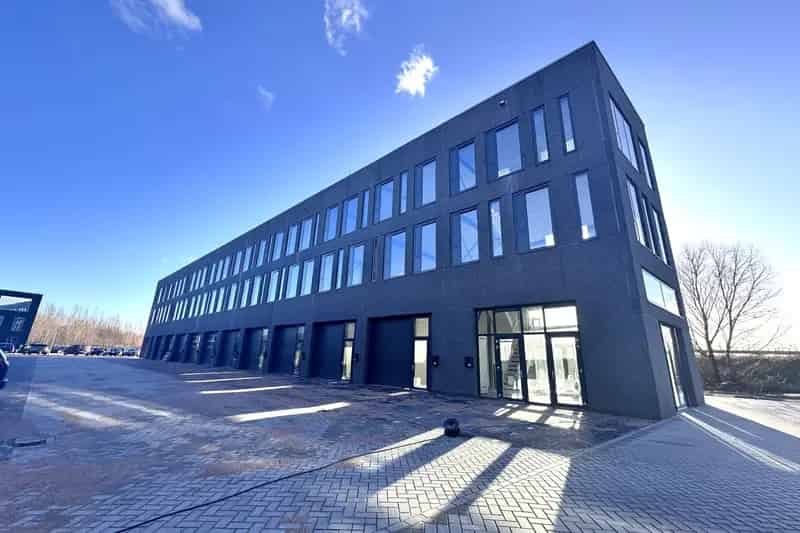 Bedrijfshal Almere te koop: Moderne unit 118m² aan A6