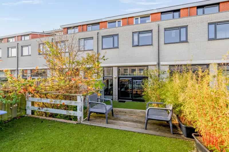 Huis te koop Berkel en Rodenrijs: Ruim gezinshuis met 4 slaapkamers en 2 badkamers