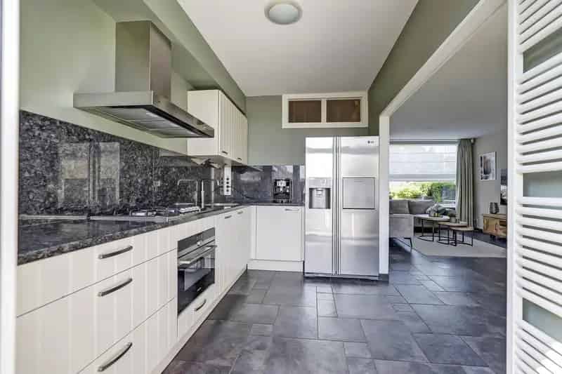 5 Slaapkamers Ruime gezinswoning Moderne Keuken Zonnige Tuin