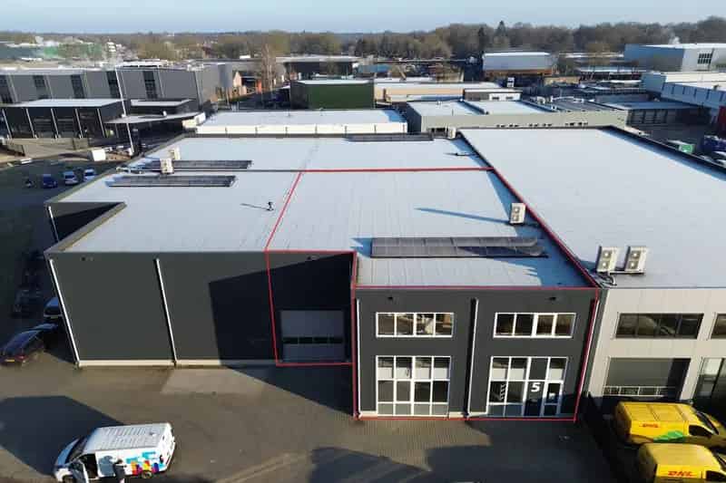 Bedrijfshal te Huur Epe 471m² Kantoorruimte Zonnepanelen