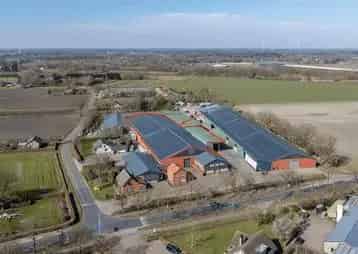 Bedrijfspand 3830m² met Bovenloopkranen te Strijbeek