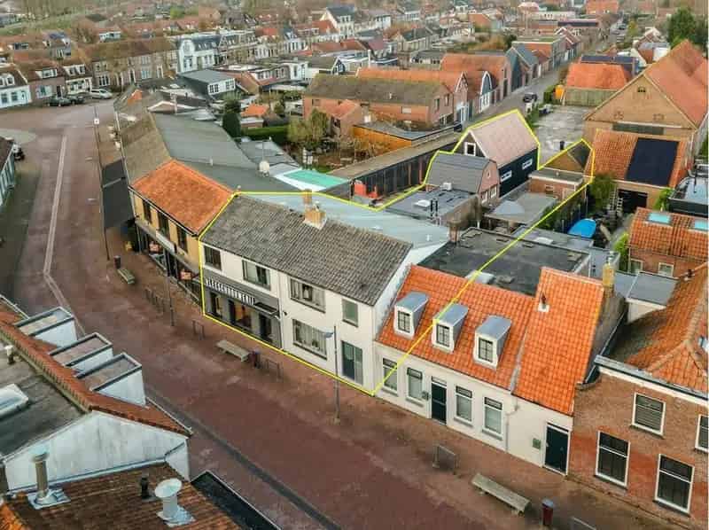 Bedrijfshal en Woning Kortgene te Koop
