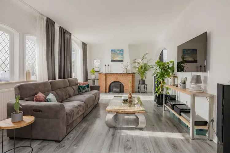 Huis te koop IJmuiden: Charmante Hoekwoning met Grote Garage