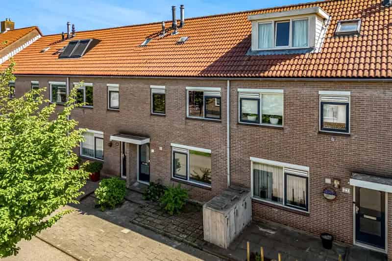 Middenwoning te koop Hoorn 3 slaapkamers tuin nabij station