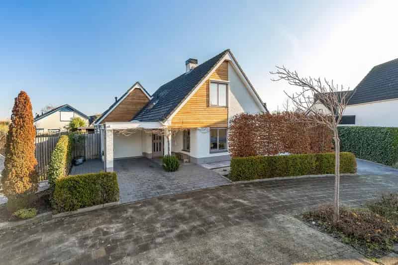 Luxe Vrijstaande Woning met Zwembad en Royale Tuin