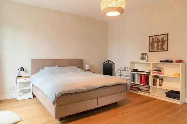 Herenhuis te huur Bomenbuurt 6 slaapkamers 2 badkamers