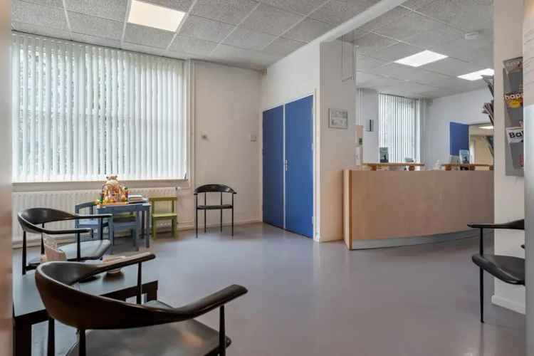 Prakijkruimte te huur Kerk Avezaath 408m2 Bedrijfswoning Maatschappelijke bestemming