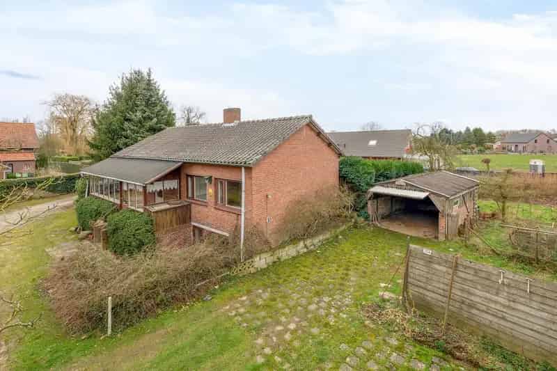 Te renoveren bungalow Blerick 930m²
