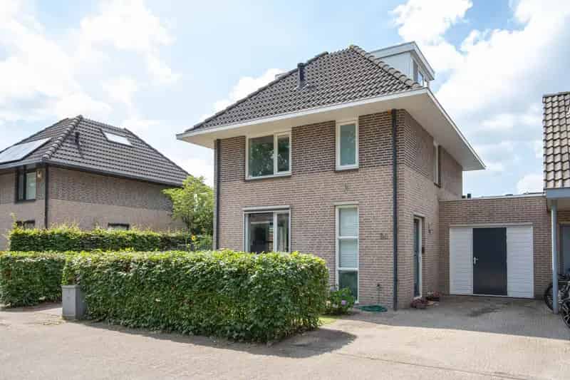 Huis te koop Prinsenbeek: Ruime gezinswoning met 4 slaapkamers en kantoor aan huis