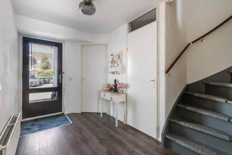 5 Kamer Tussenwoning Rhoon  Tuin Parkeergelegenheid Energielabel A