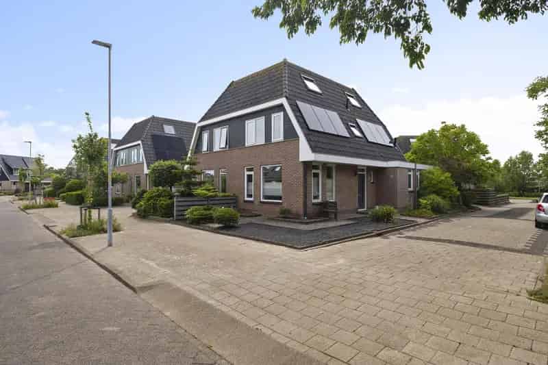 2 1 Kapwoning Wierbalg 4 Slaapkamers Garage Zonnepanelen