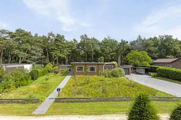Gerenoveerde Splitlevel Bungalow Aan Het Bos