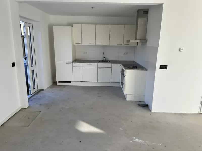 Gerenoveerde Hoekwoning Hoogvliet 4 slaapkamers Ruime Tuin