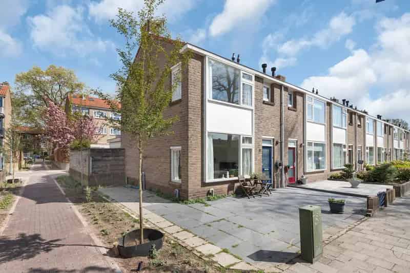 Huis te koop Hilversum: Ruime gezinswoning met tuin