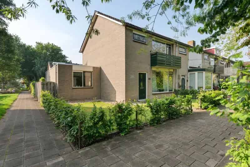 Huis te koop Zwaag: Ruime 4 slaapkamer hoekwoning met tuin