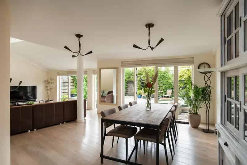 Huis te koop Toolenburg: Ruime 2-onder-1-kapwoning met garage en tuin