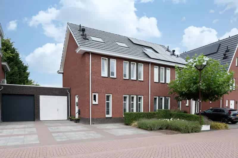 Huis te koop: Steenarend 9 4744 PA Bosschenhoofd | Funda