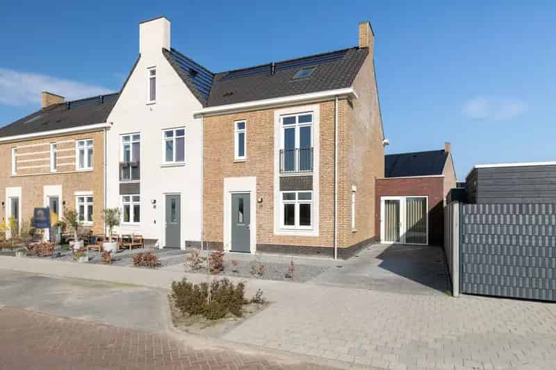 Huis te koop Waalwijk: Luxe Hoekwoning 4 slaapkamers Landgoed Driessen