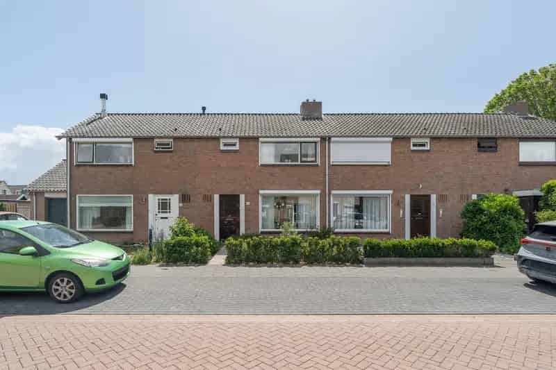 Tussenwoning Krabbendijke 3 slaapkamers diepe tuin berging